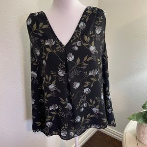 The Loft Shell in Black and Green size XL.